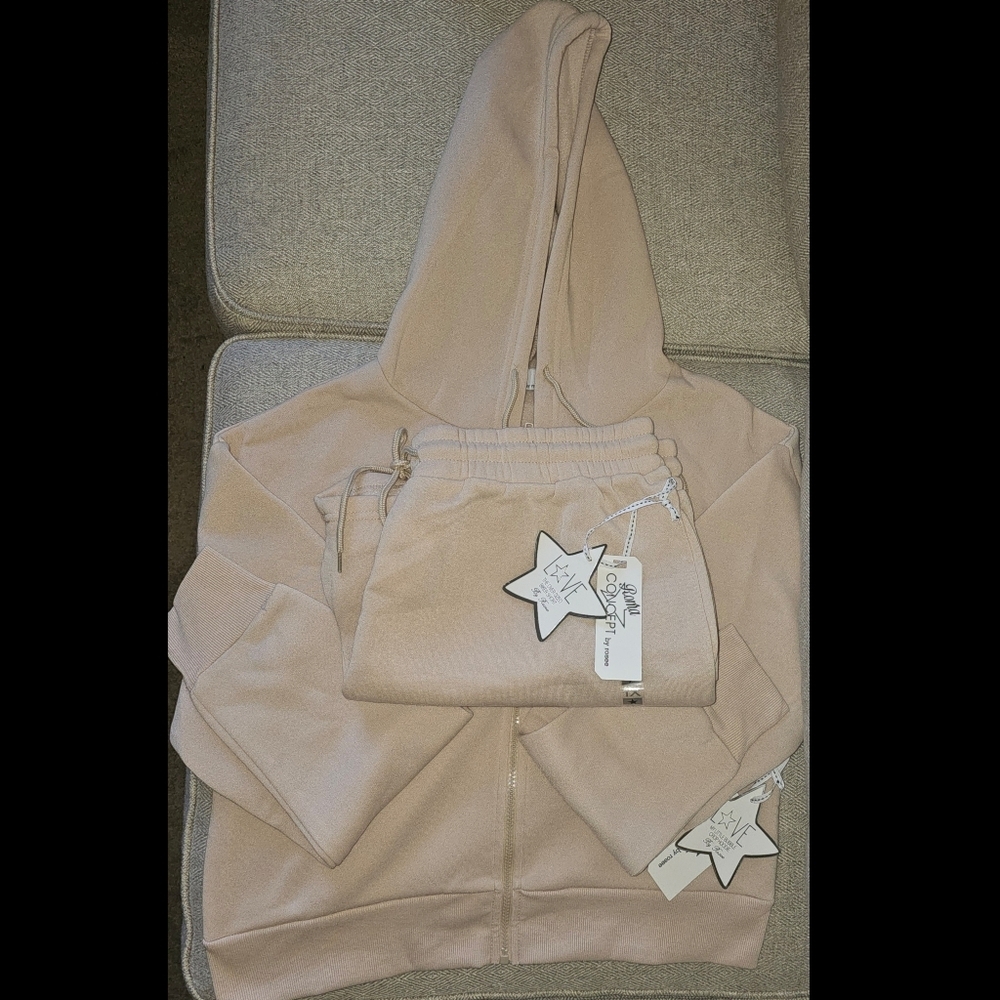Roma Concept Crop Zip Hoodie + Elastic Fleece Shorts (Beige) (2 Piece Set) - Picture 6 of 6